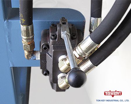 हाथ से चलने वाल्व